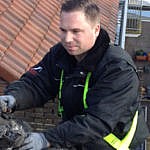 Schoorsteenveger Apeldoorn Bennie aan het werk